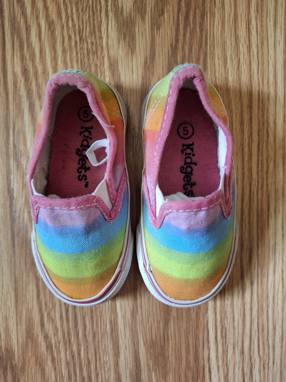 Kidgets Rainbow Slip-On Sneakers in Pink, Blue, Green, Yellow, Orange Size 5